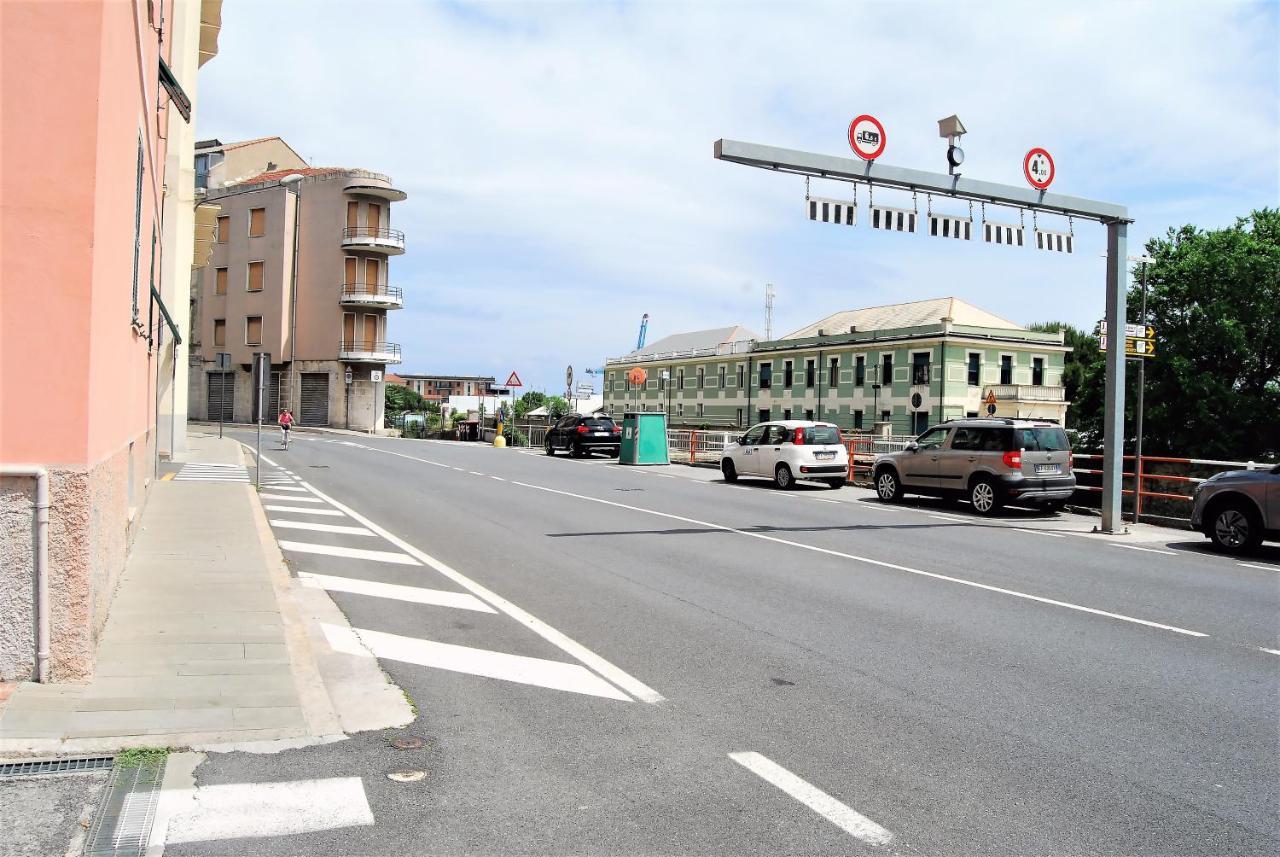Costa Del Molo - Casa E Lavoro Lägenhet Vado Ligure Exteriör bild