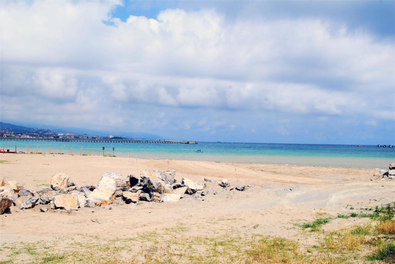 Costa Del Molo - Casa E Lavoro Lägenhet Vado Ligure Exteriör bild